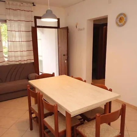 Apartment In 25040